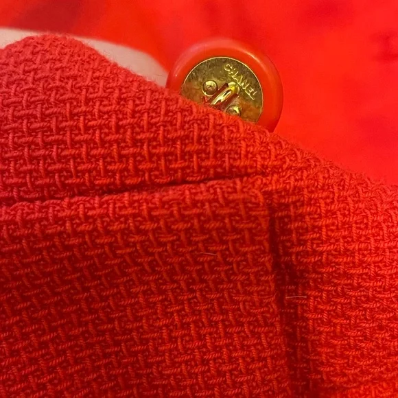 CHANEL red blazer
Vintage 1995 Dress skirt Set
Size S/XS US 2 FR34 preloved - Picture 9 of 15